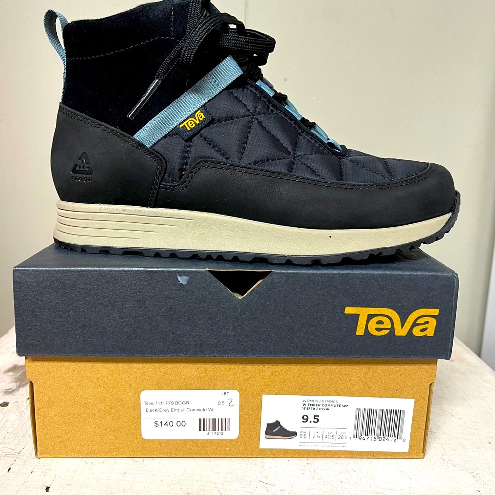 NIB. TEVA Waterproof - lace up boots.Style #1111779 BCGR  Sz 9.5